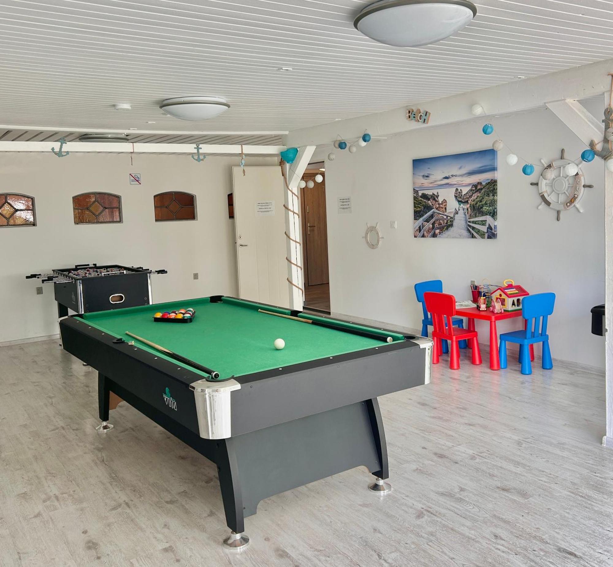 Apartamenty Molle Åkirkeby エクステリア 写真